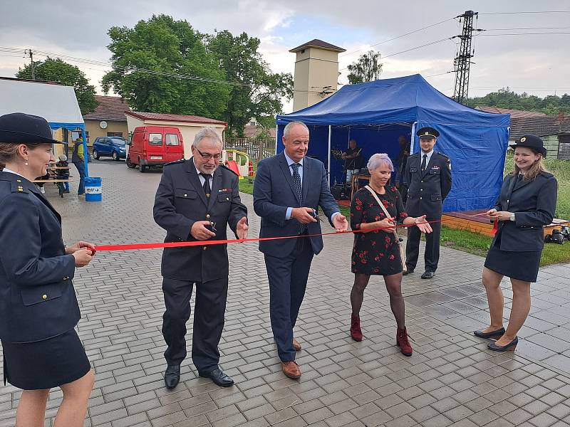 Hasiči v Záboří u Protivína otevřeli novou zbrojnici